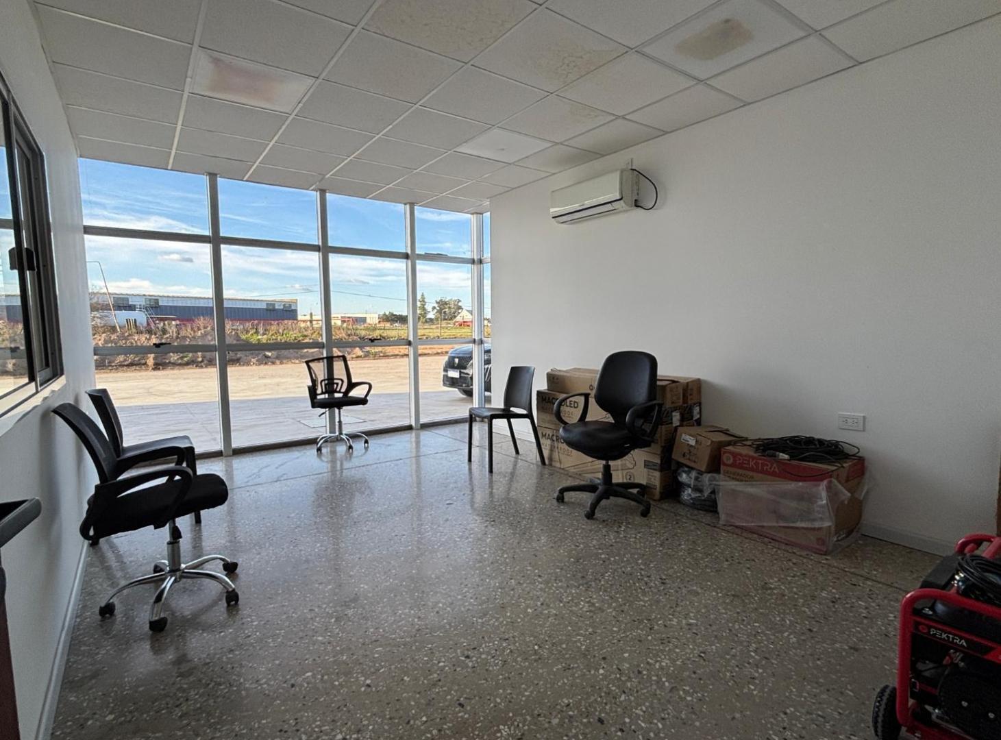 Foto de Galpón en Micro Parque Industrial - 1700 m2., imagen 3