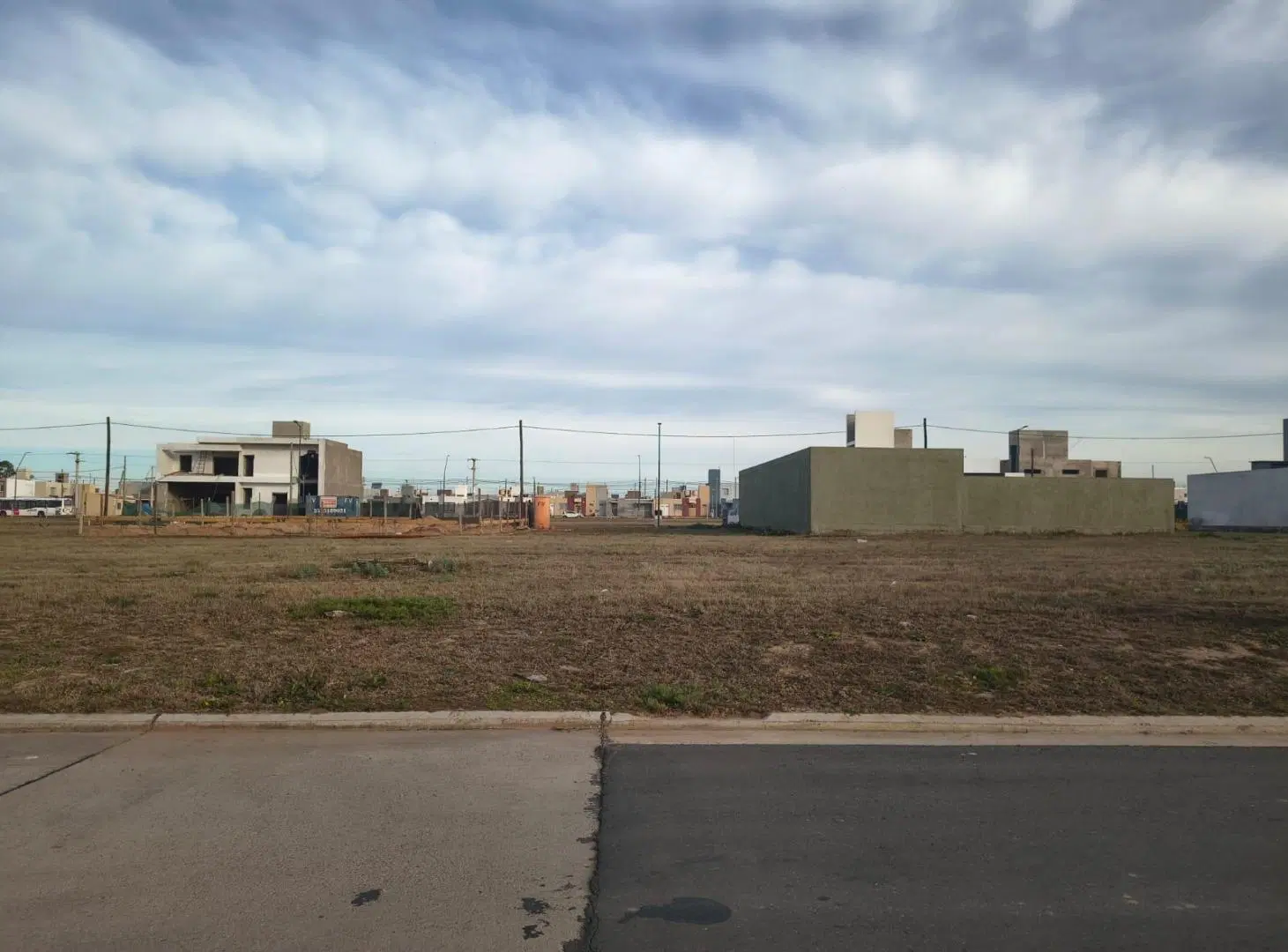 Venta Terreno en Pampas de manantiales apto duplex 2