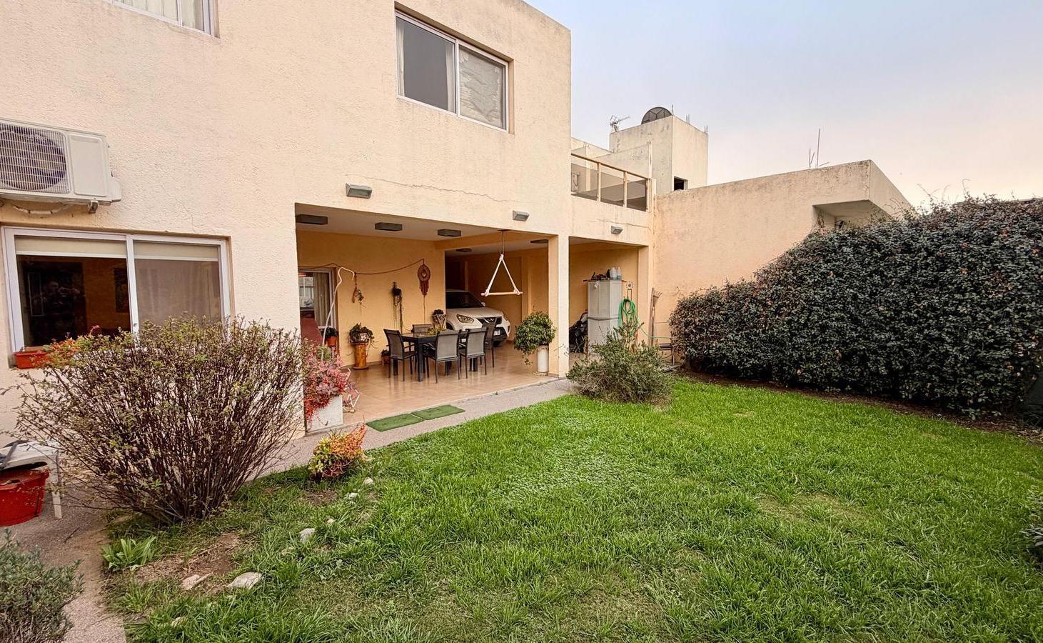 Foto de Casa en venta apta credito 4 dormitorios tejas del sur 3, imagen 1