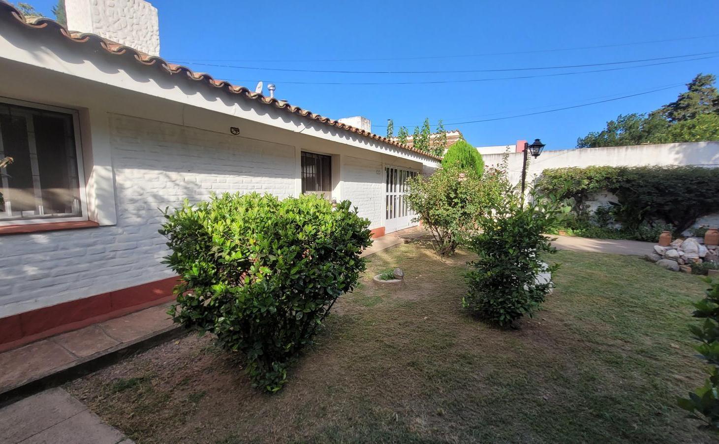 Foto de Casa en venta en Villa Rumipal con gas natural y local comercial, a, imagen 4