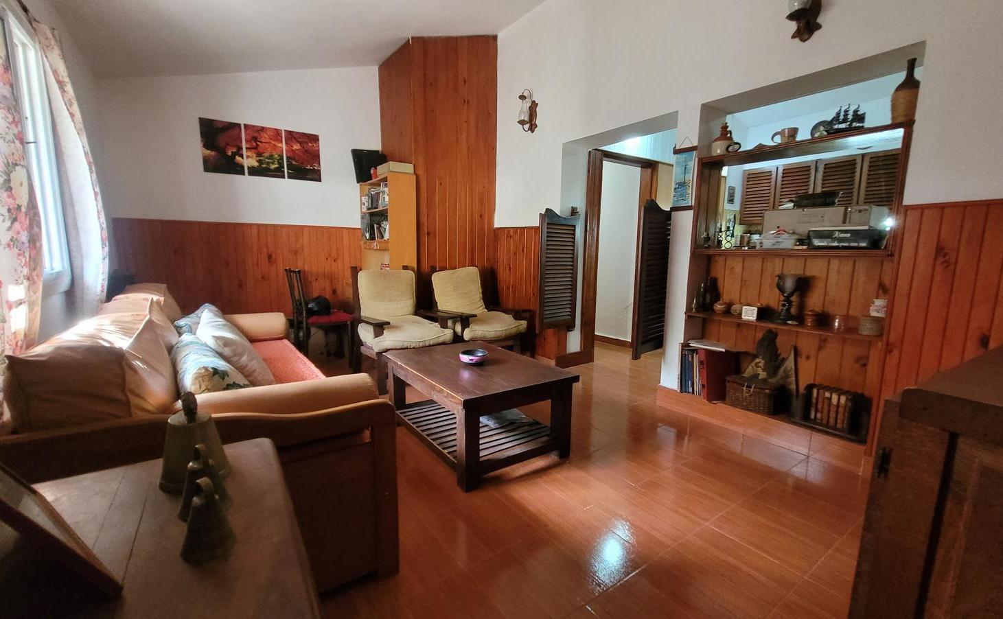 Foto de Casa en venta en Villa Rumipal con gas natural y local comercial, a, imagen 2