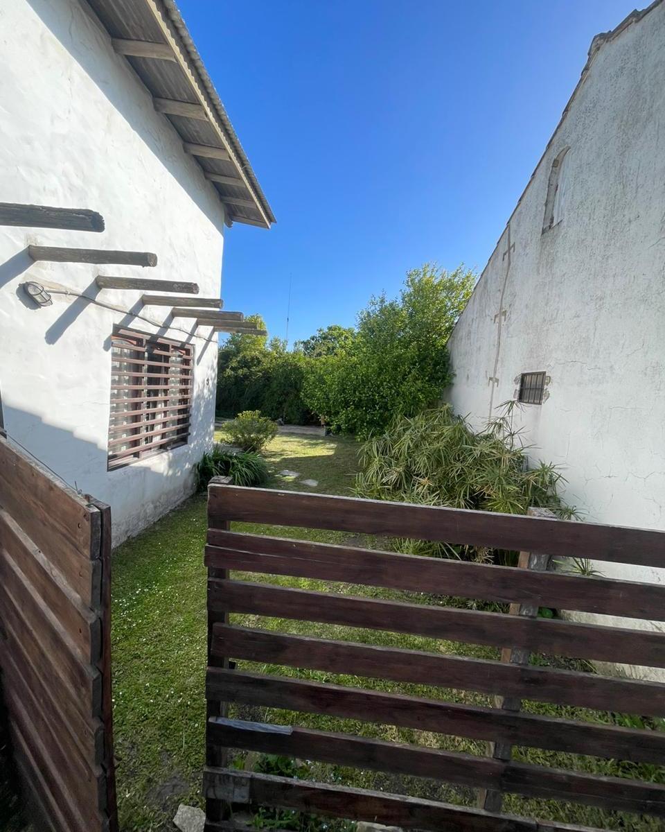 VENTA CASA MUY BIEN UBICADA, FRENTE LA PLAZA "EL DIEGO", SANTA CLARA DEL MAR