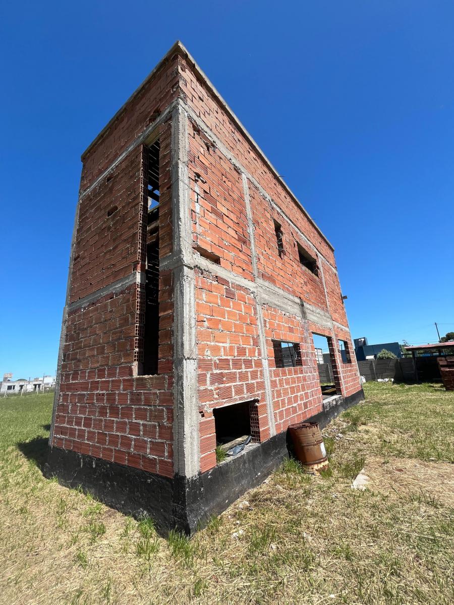 Terreno con Gran Construcción, Camet Norte 2