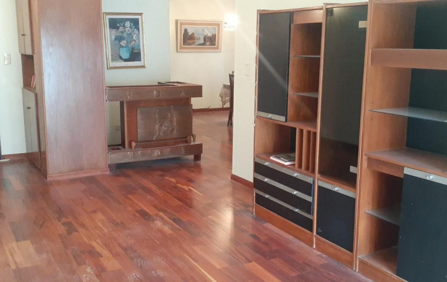 DEPARTAMENTO EN BV. OROÑO CON PATIO EXCLUSIVO Y COCHERA