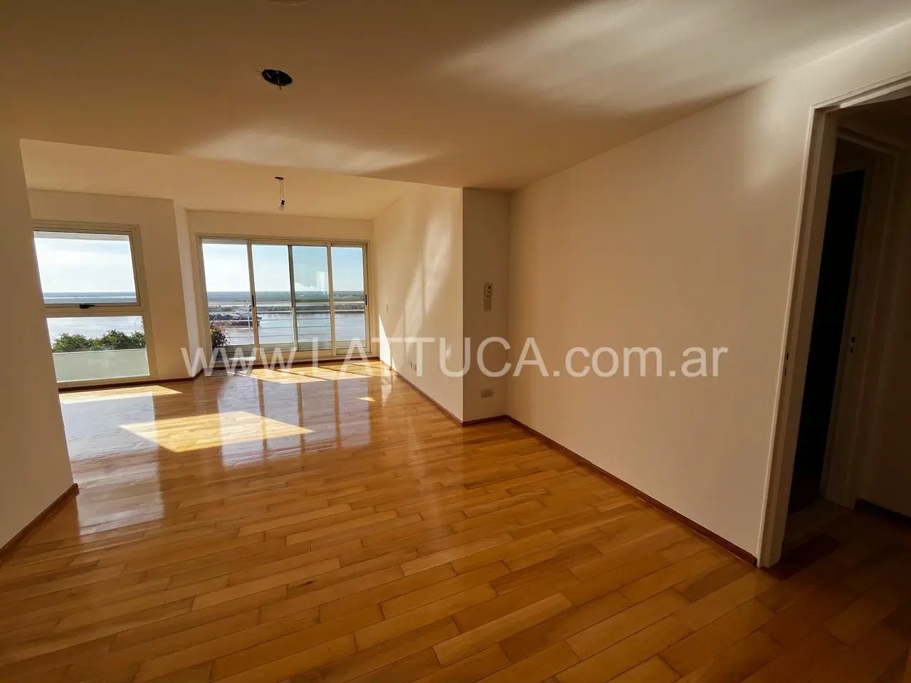 ALQUILER DEPARTAMENTO 2 DORMITORIOS FRENTE AL RIO CON COCHERA 2