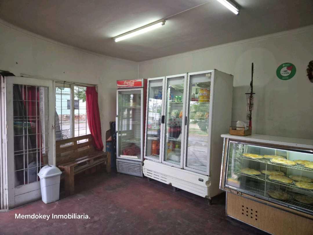 Foto de VENTA DE CASA ESQUINA CON SALÓN COMERCIAL - CALLE SARMIENTO, RIVADAVIA, imagen 5