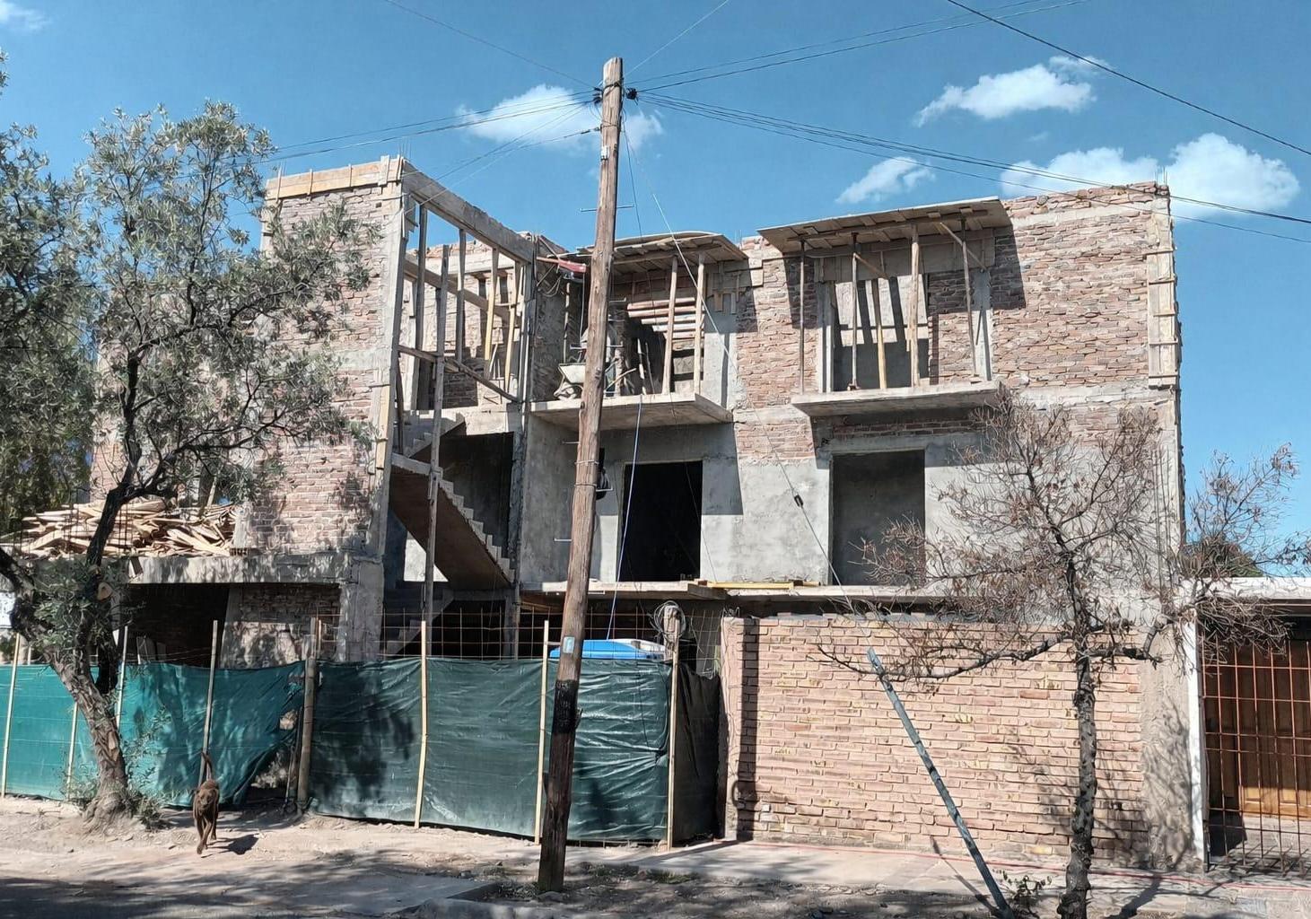 VENTA DE DEPARTAMENTO A ESTRENAR-B° TRAPICHE, GODOY CRUZ.