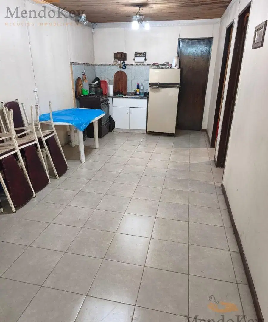 VENTA DE HERMOSA CASA CON PISCINA Y GRAN PARQUIZADO- PEDRIEL, LUJÁN DE CUYO 3