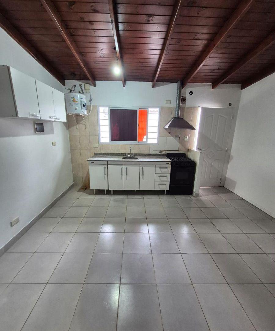 Foto de MUNRO - ALQUILER PH MONOAMBIENTE EXCELENTE UBICACION CON PATIO, imagen 4