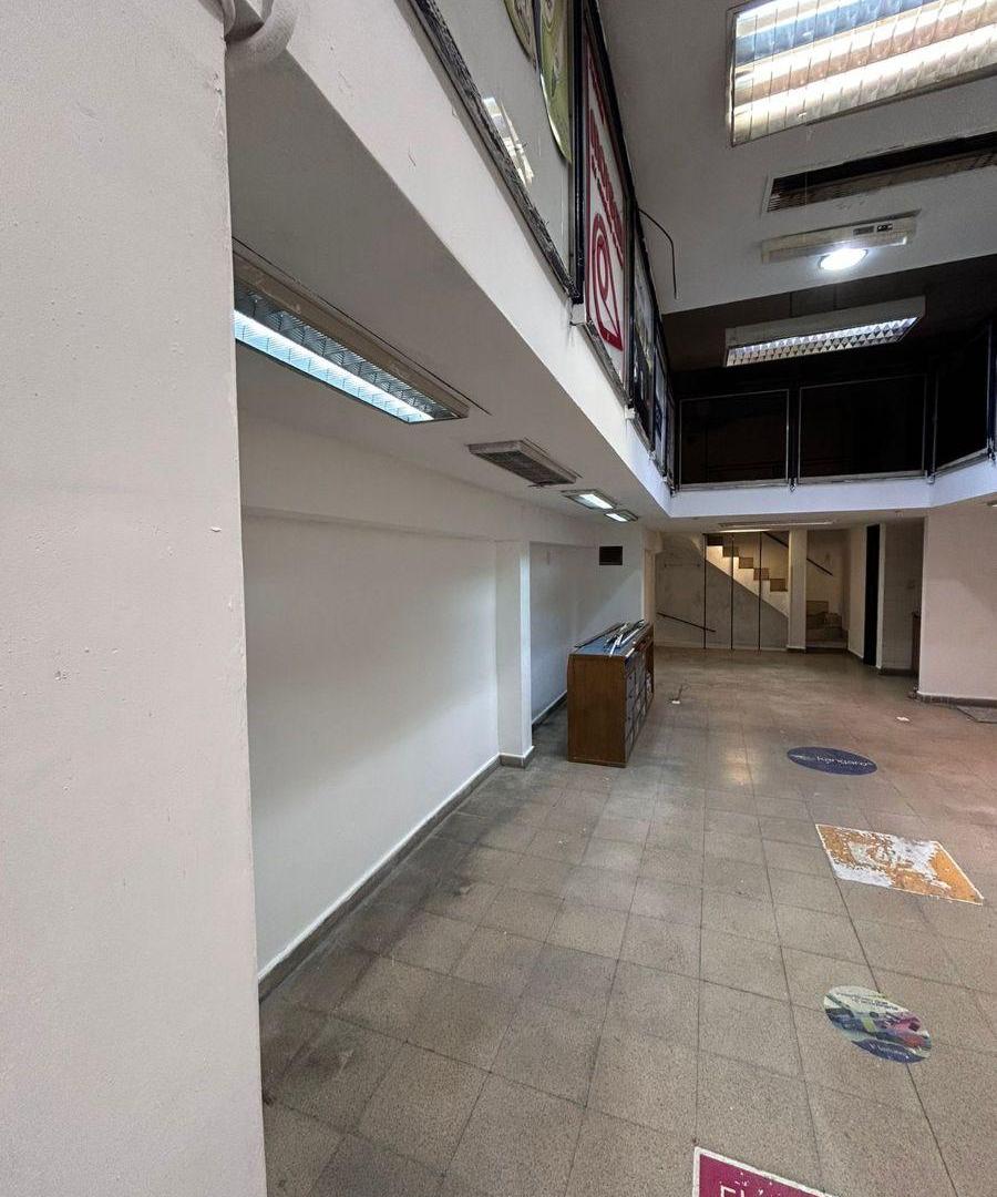 Foto de VENTA LOCAL COMERCIAL SOBRE AVENIDA ALEM + SOTANO + ENTREPISO, imagen 3