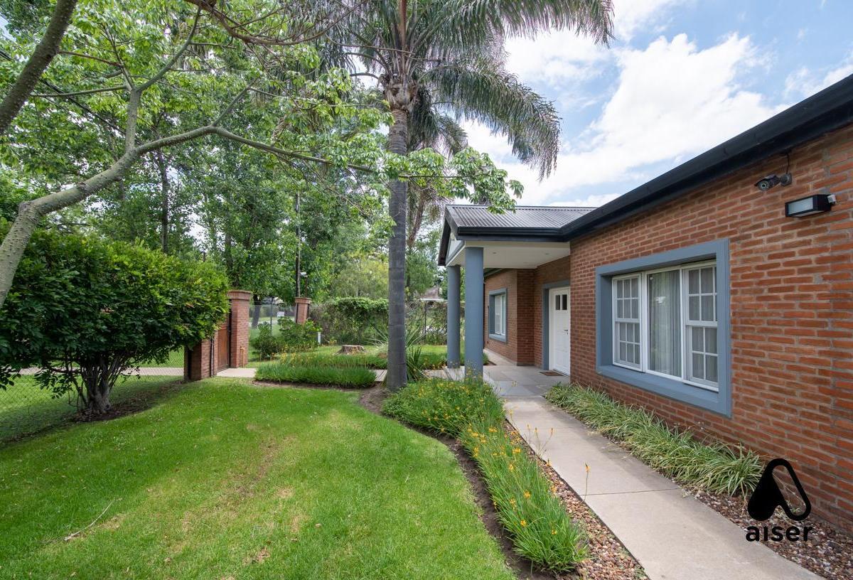 Venta - Casa de 5 Dorm. - Aldea - Fisherton 3