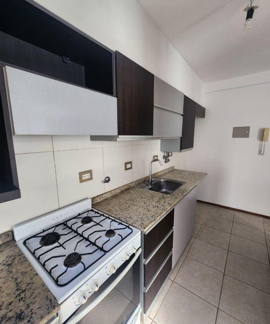 Foto de Departamento de dos dormitorios en alquiler. 3 de Febrero e Italia, imagen 3