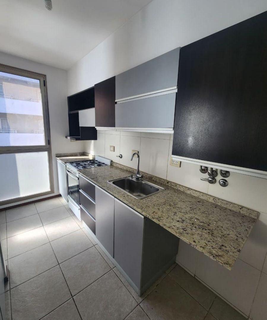 Foto de Departamento de dos dormitorios en alquiler. 3 de Febrero e Italia, imagen 2