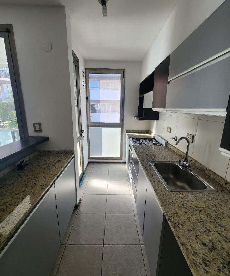 Foto de Departamento de dos dormitorios en alquiler. 3 de Febrero e Italia, imagen 1