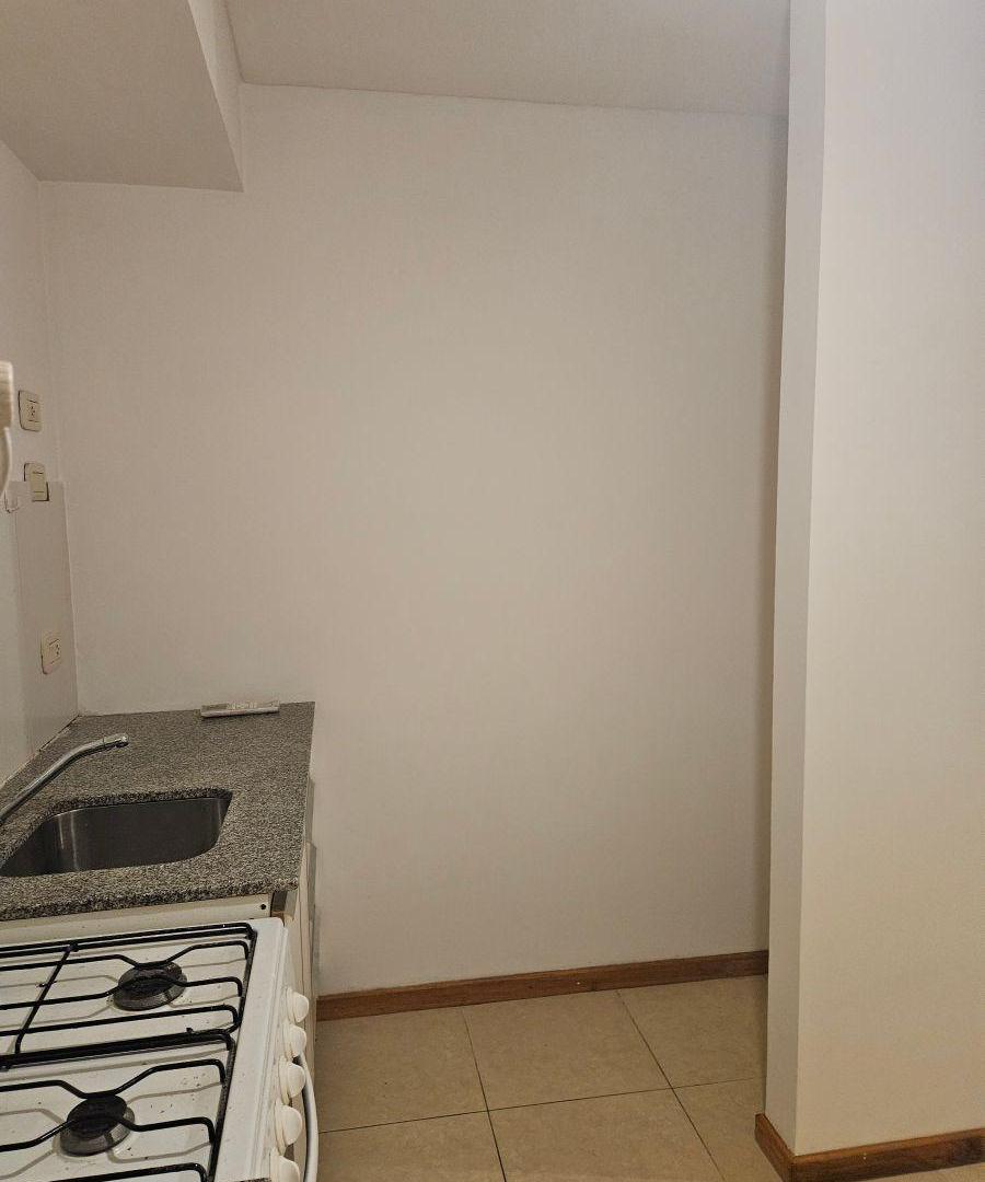 Foto de Monoambiente en 1° Piso - Contra Frente - Ov. Lagos 938, imagen 2