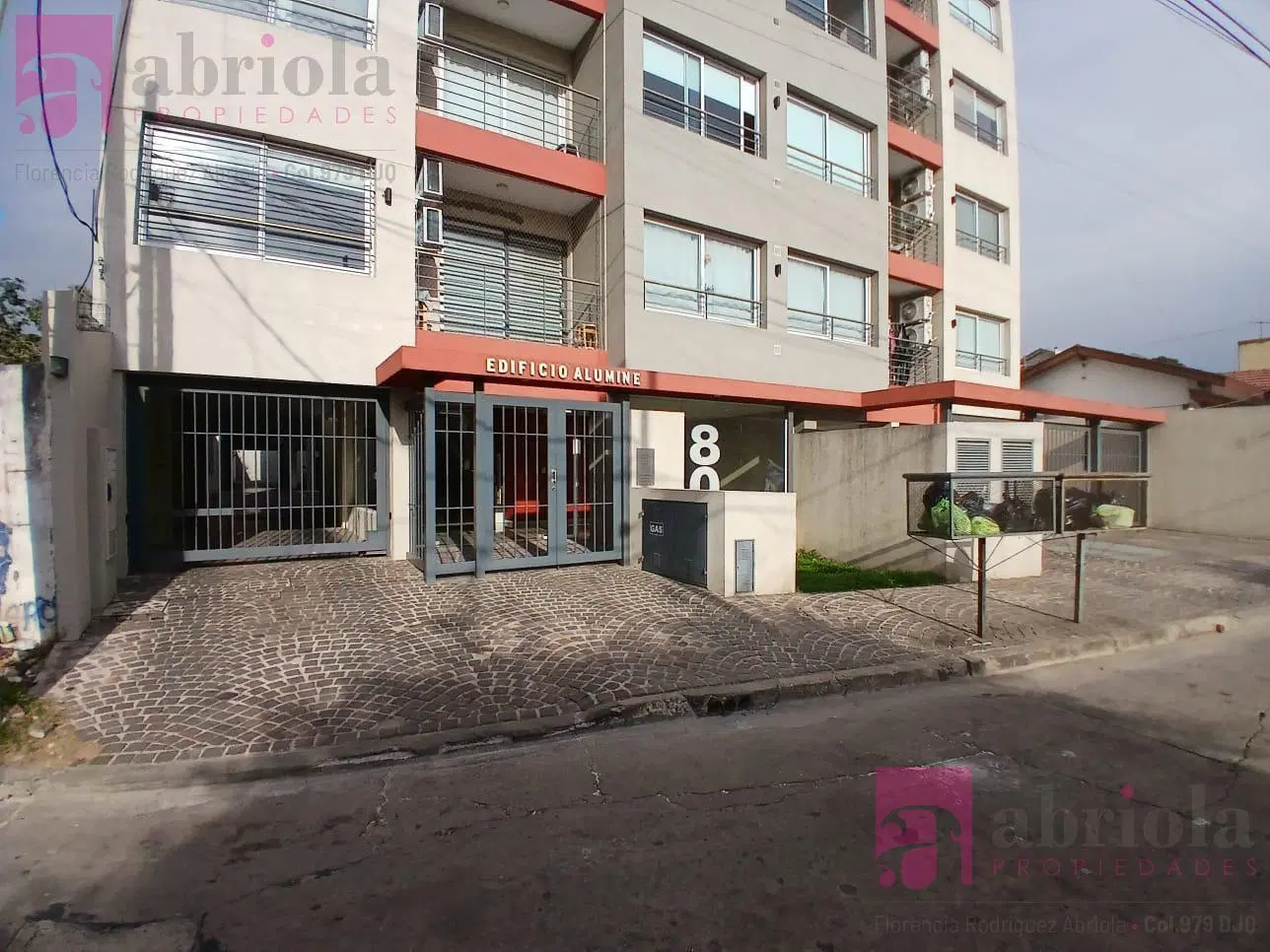 Monoambiente en venta en Bernal 4