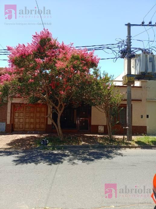Casa de 4 Ambientes en Venta, excelente ubicacion de Quilmes Este ..!!!