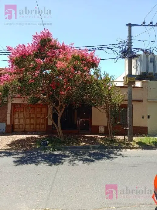 Casa de 4 Ambientes en Venta, excelente ubicacion de Quilmes Este ..!!! 3