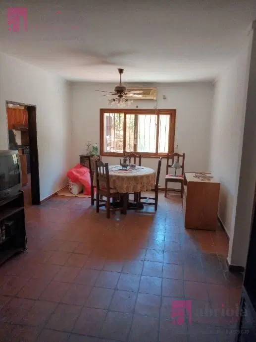 Casa de 4 Ambientes en Venta, excelente ubicacion de Quilmes Este ..!!! 4