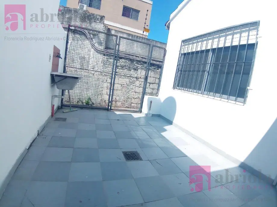 PH de 2 Ambientes en Alquiler en Bernal 3