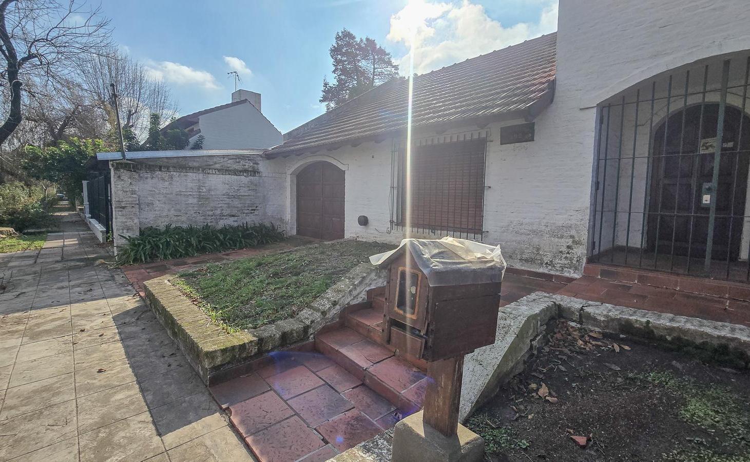 Foto de VENTA CASA 4 AMB C/ PATIO Y COCHERA - PACHECO, imagen 1