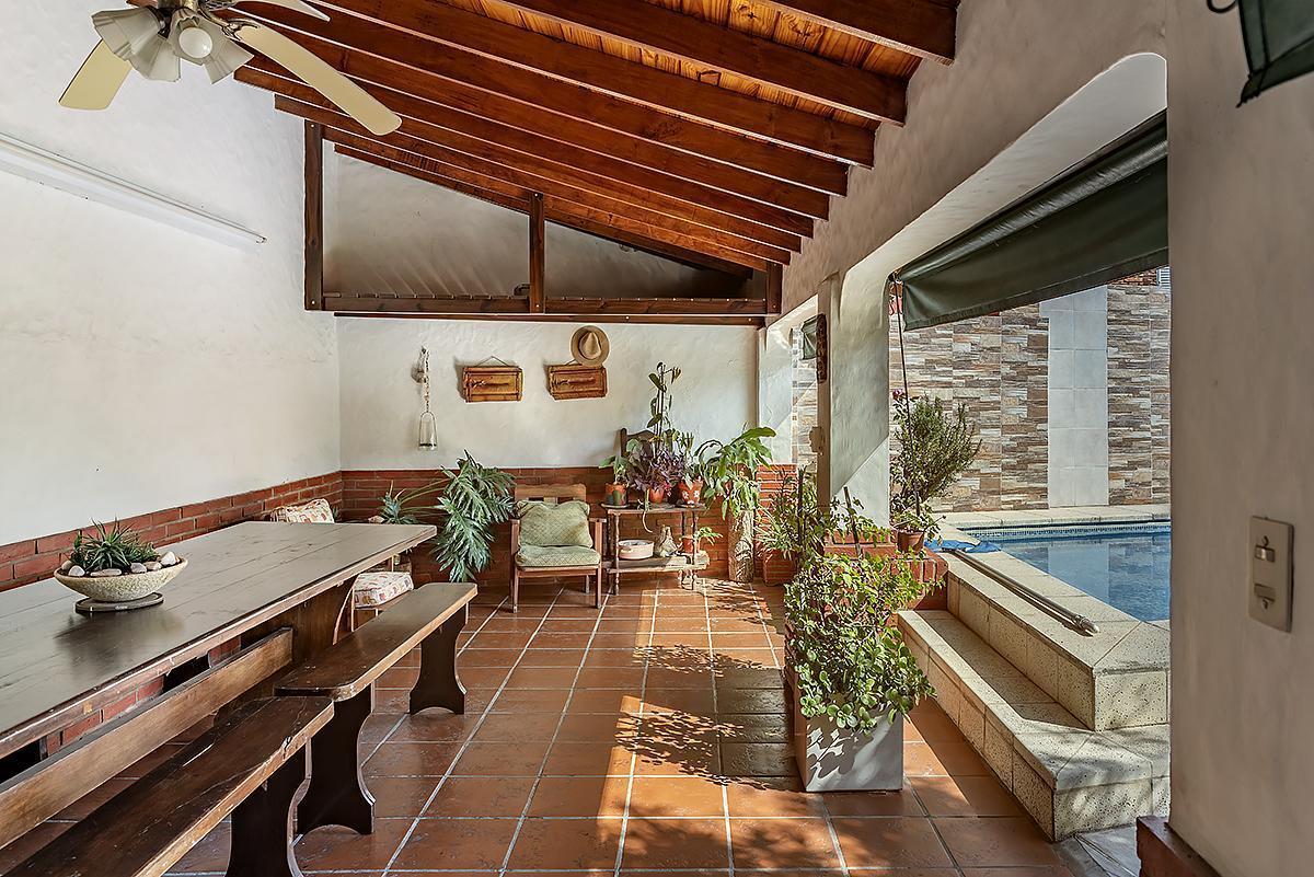 Foto de CASA DE 3 AMBIENTES C/ COCHERA Y PILETA - TIGRE, imagen 4