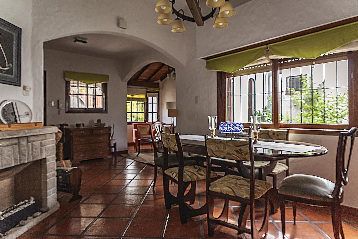 Foto de CASA DE 3 AMBIENTES C/ COCHERA Y PILETA - TIGRE, imagen 2