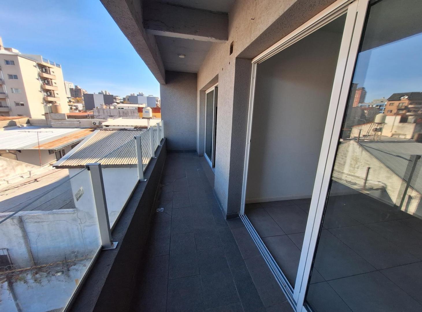 Foto de Venta Departamento 2 ambientes en el centro de Tigre con cochera y, imagen 1