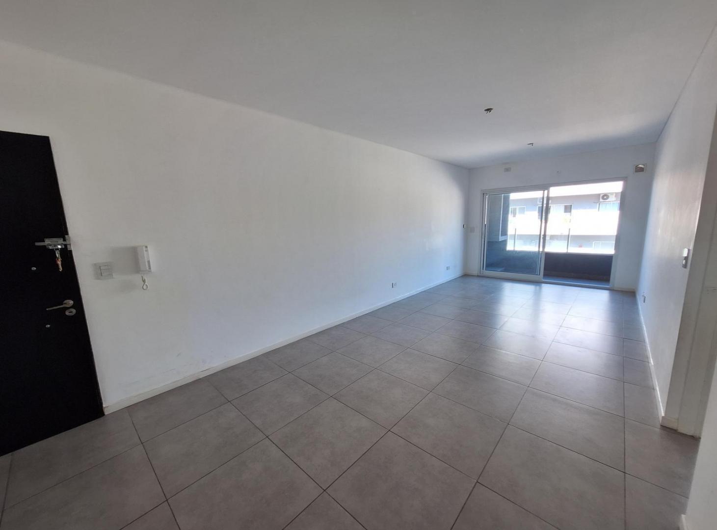 Foto de Venta Departamento 2 ambientes en el centro de Tigre con cochera y, imagen 3