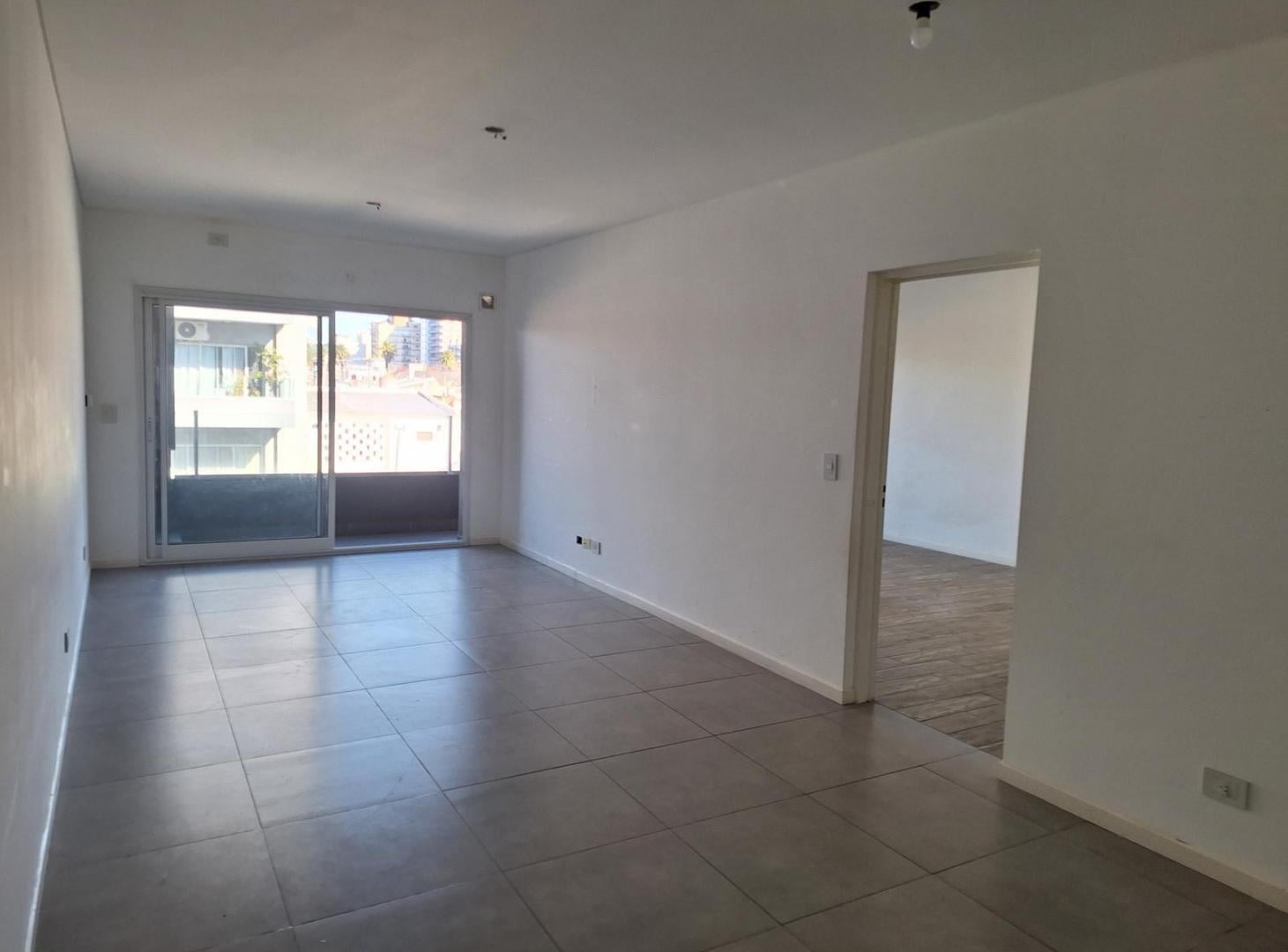 Foto de Venta Departamento 2 ambientes en el centro de Tigre con cochera y, imagen 2