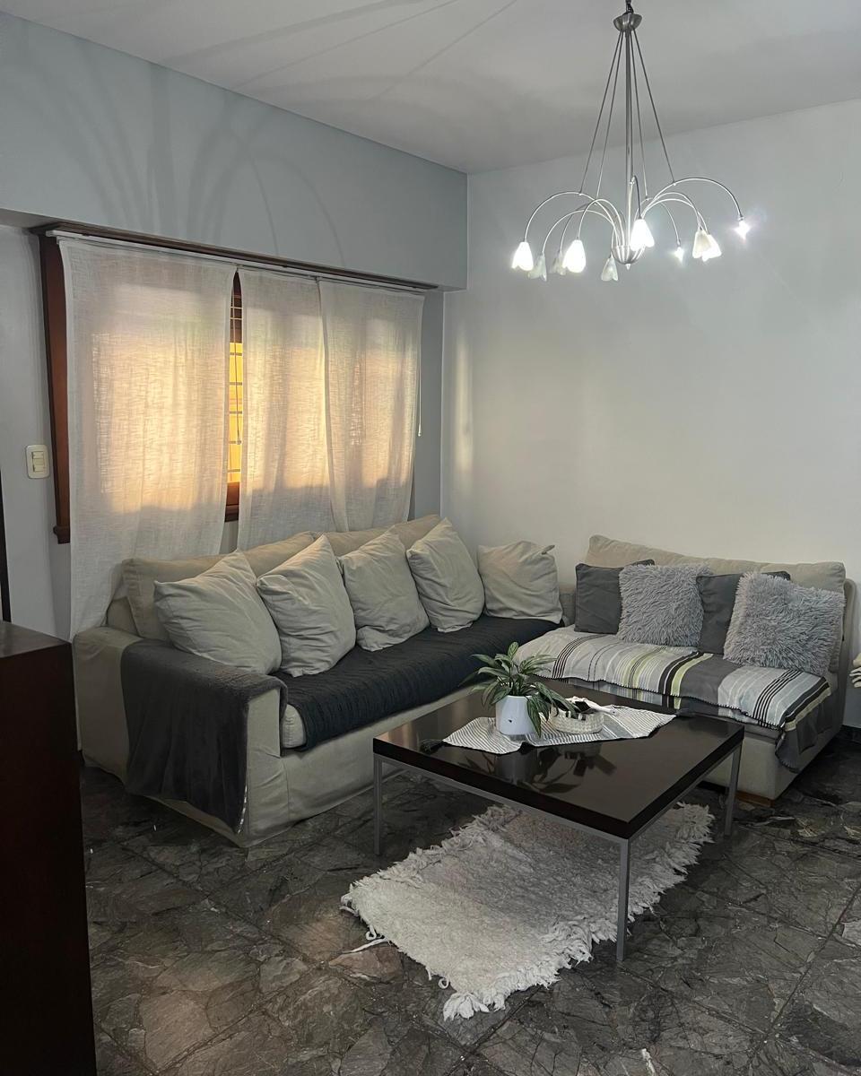 EXCELENTE CASA 4 AMBIENTES