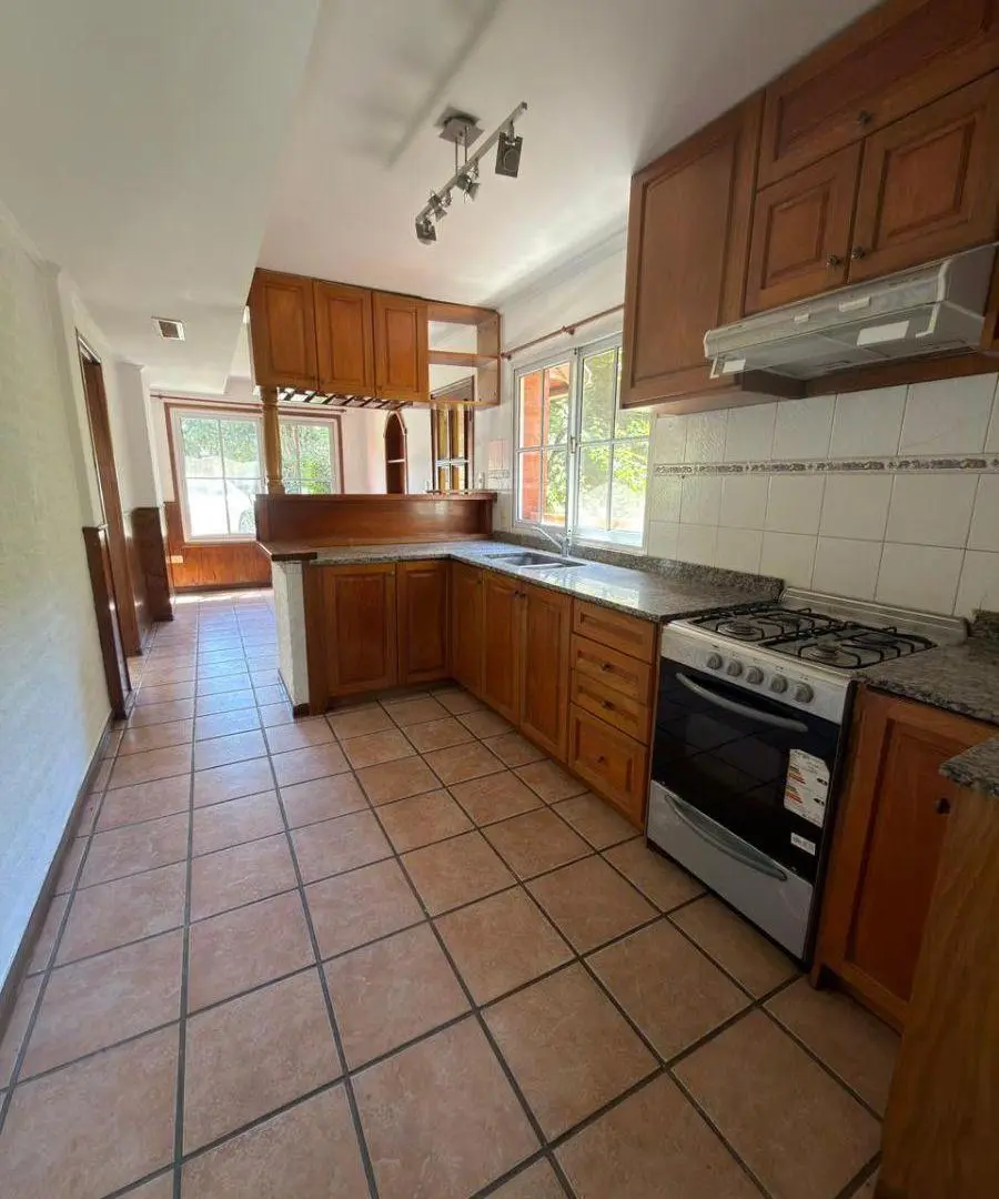 PROPIEDAD EN VENTA- ECHEVERRÍA DEL LAGO 4