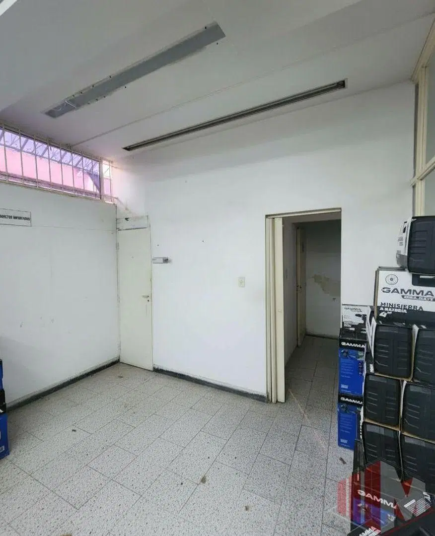 EXCELENTE LOCAL COMERCIAL CON VIVIENDA. VENTA EN BLOCK 3