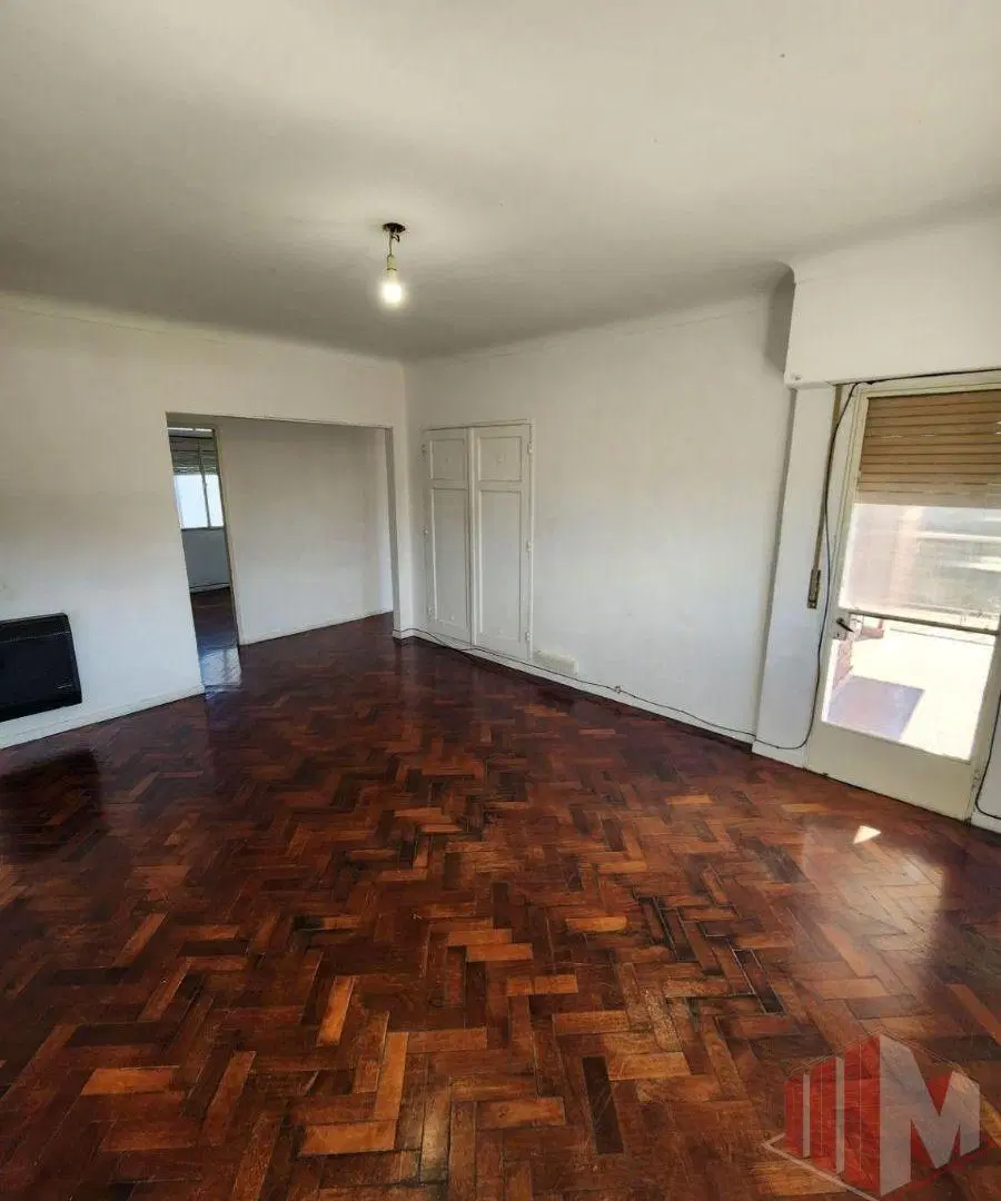 Departamento en venta de 3 dormitorios c/ cochera en Villa Celina 4
