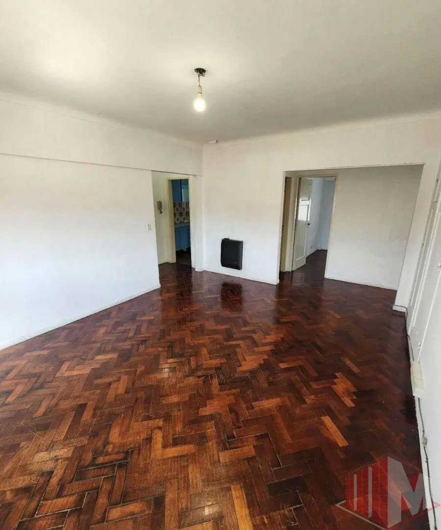Departamento en venta de 3 dormitorios c/ cochera en Villa Celina 3