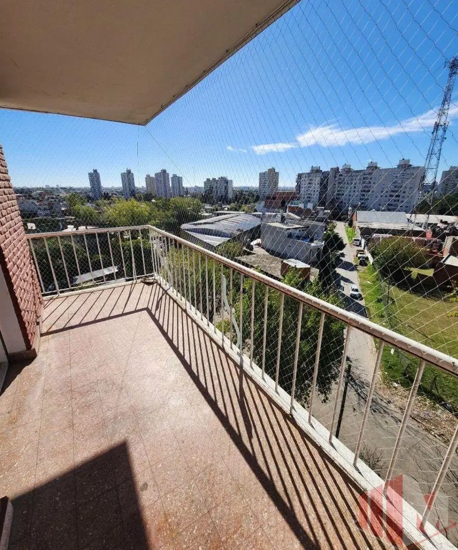 Departamento en venta de 3 dormitorios c/ cochera en Villa Celina 5