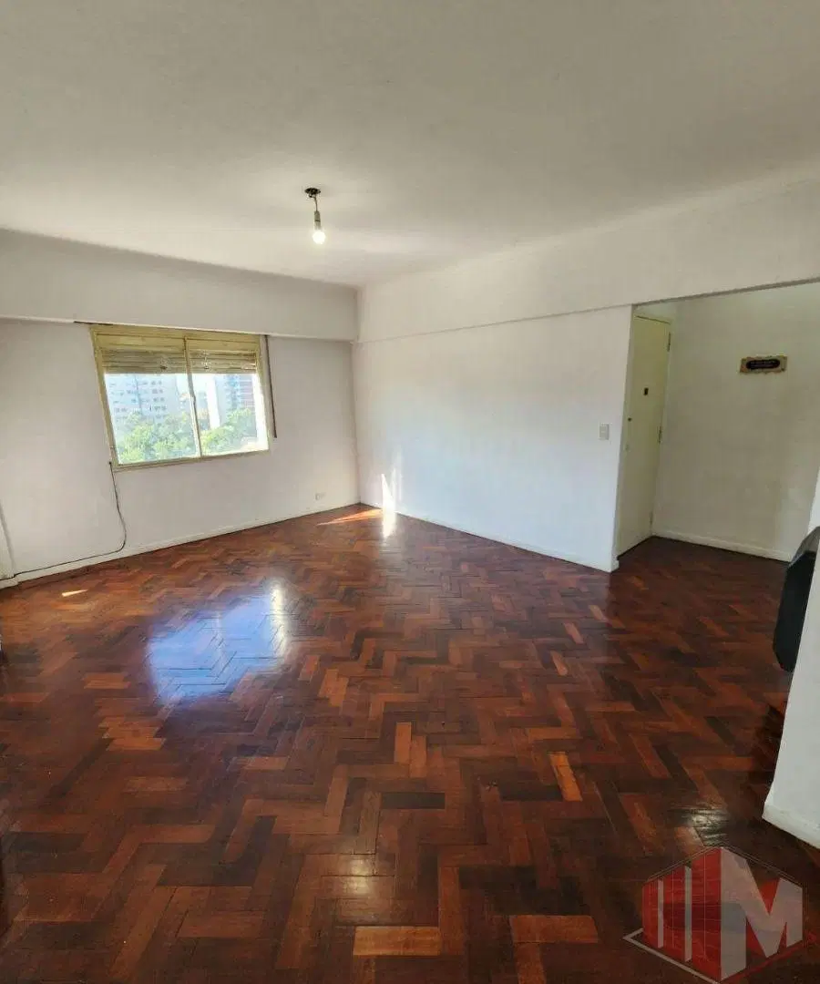 Departamento en venta de 3 dormitorios c/ cochera en Villa Celina 2