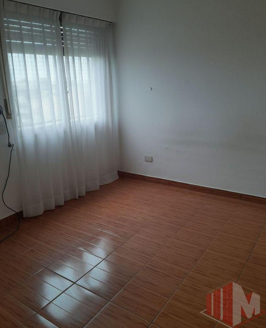 Foto de Departamento en venta de 3 dormitorios c/ cochera en Villa Celina, imagen 1