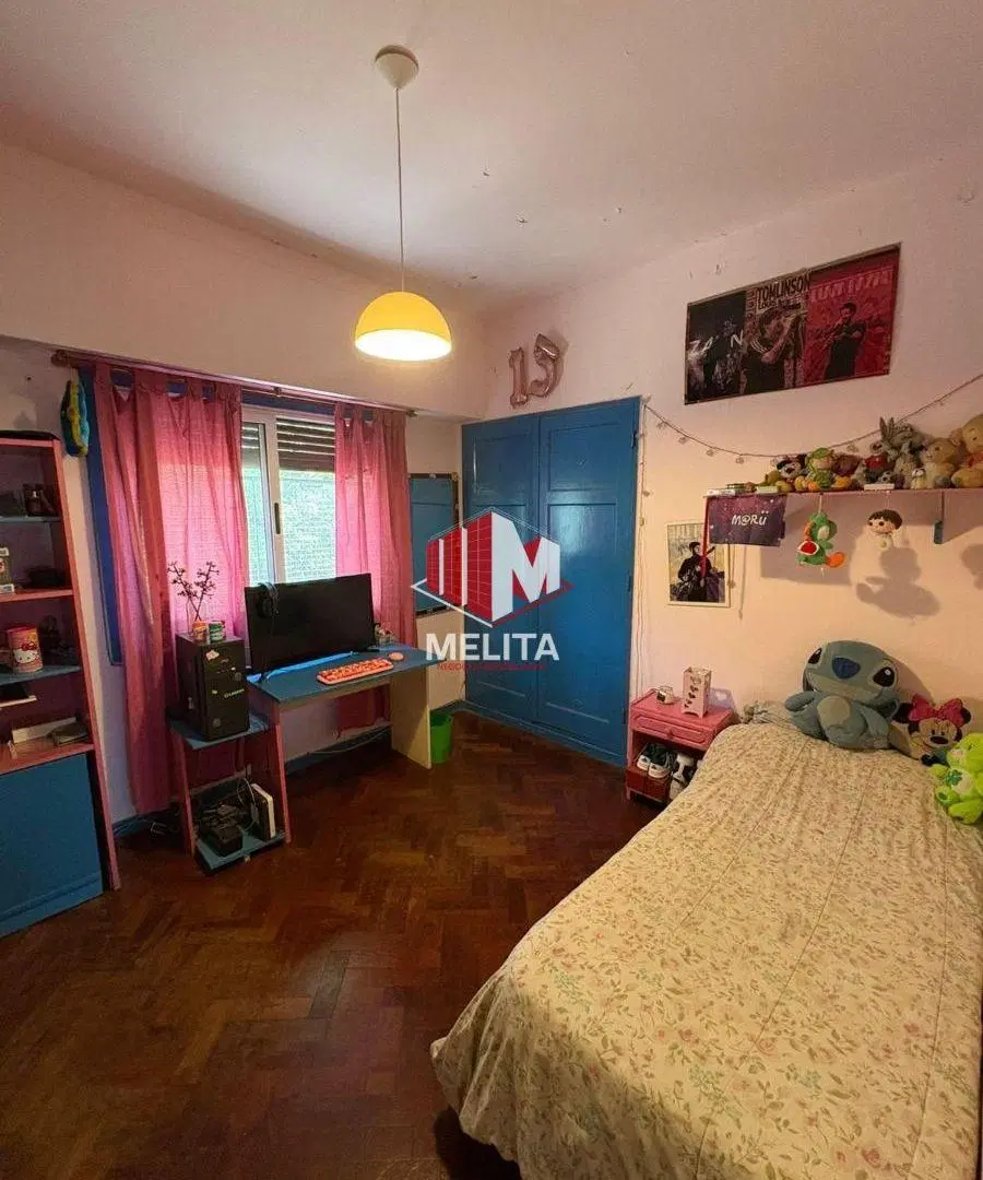 Departamento en venta de 2 dormitorios c/ cochera en Villa Celina 3