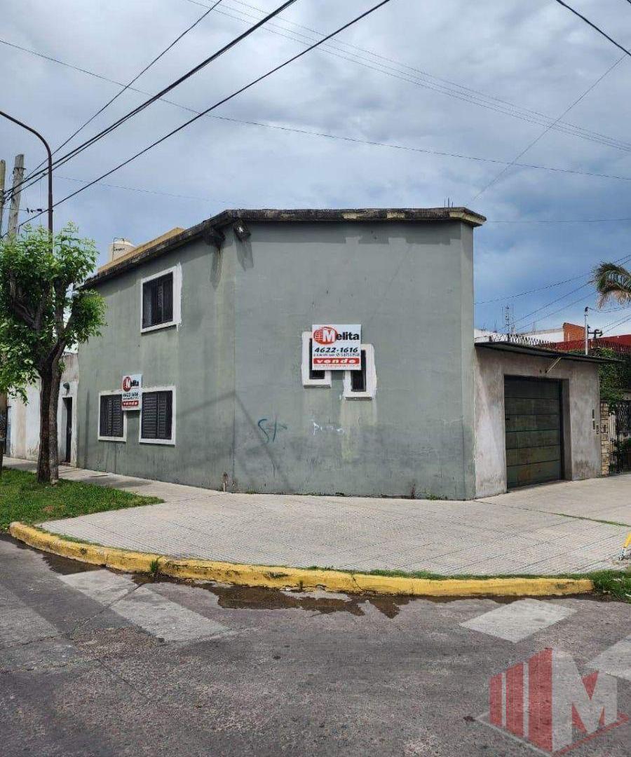 Casa multifamiliar con cochera en Aldo Bonzi