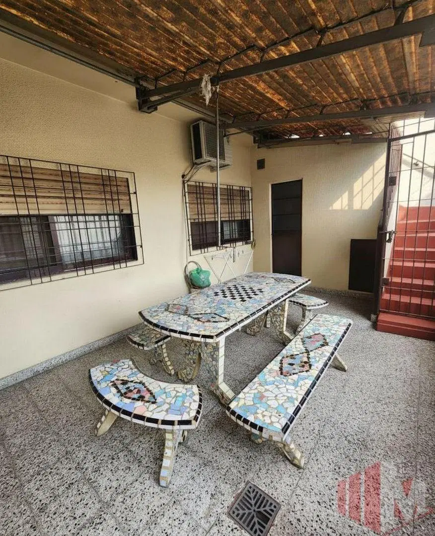 Casa en venta c/ local en Tapiales 2