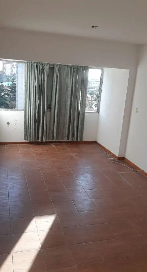 Departamento en venta de 2 dormitorios c/ cochera en Villa Celina 1