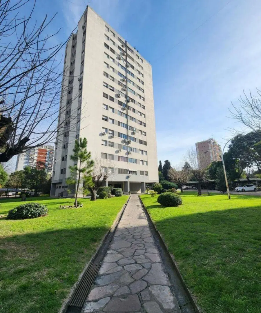 Departamento en venta de 2 dormitorios c/ cochera en Villa Celina 3