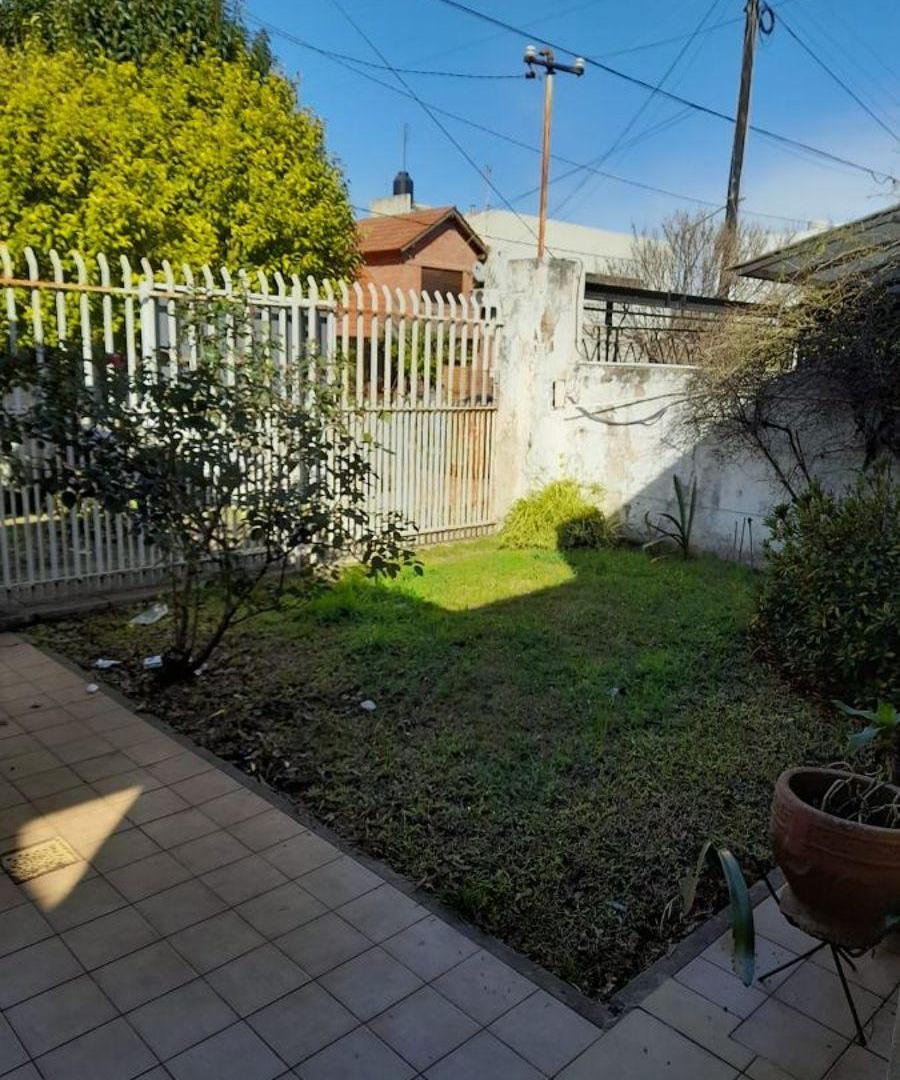 Foto de VIVIENDA A REFACCIONAR. MUY BUENA UBICACIÓN, imagen 3