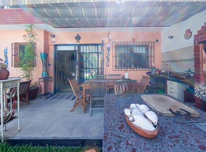 Venta Casa Boedo 4 dormitorios, jardin pileta clim 3
