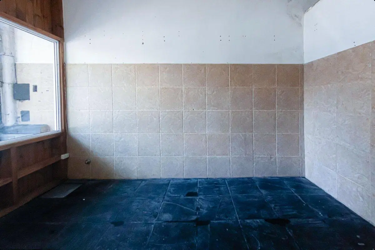 Venta 2 LOCALES Pompeya + CASA 3 dorm, terraza 2