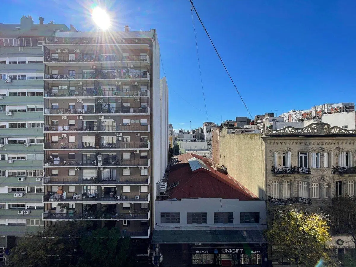 Semipiso 3 amb. al frente balcón corrido s/avenida 3