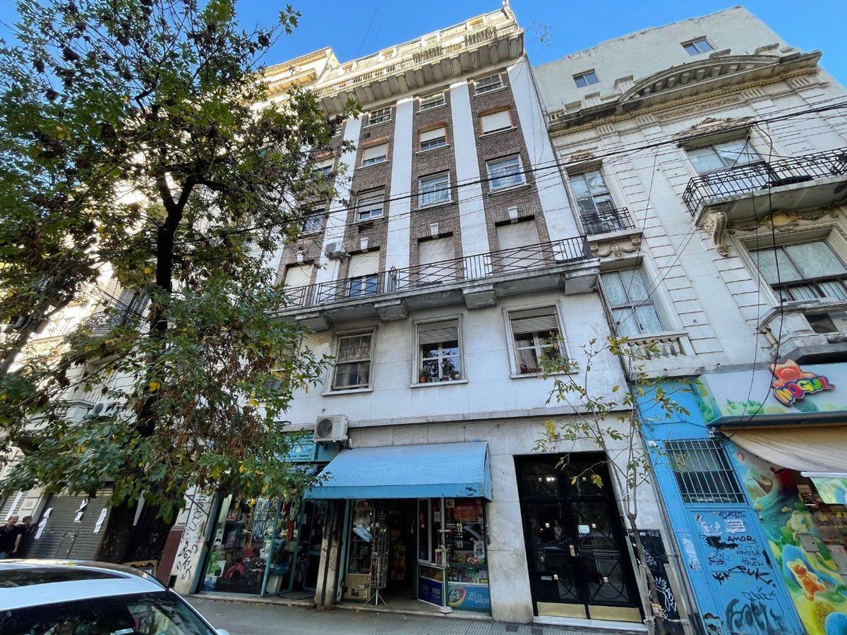 Semipiso 3 amb. al frente balcón corrido s/avenida