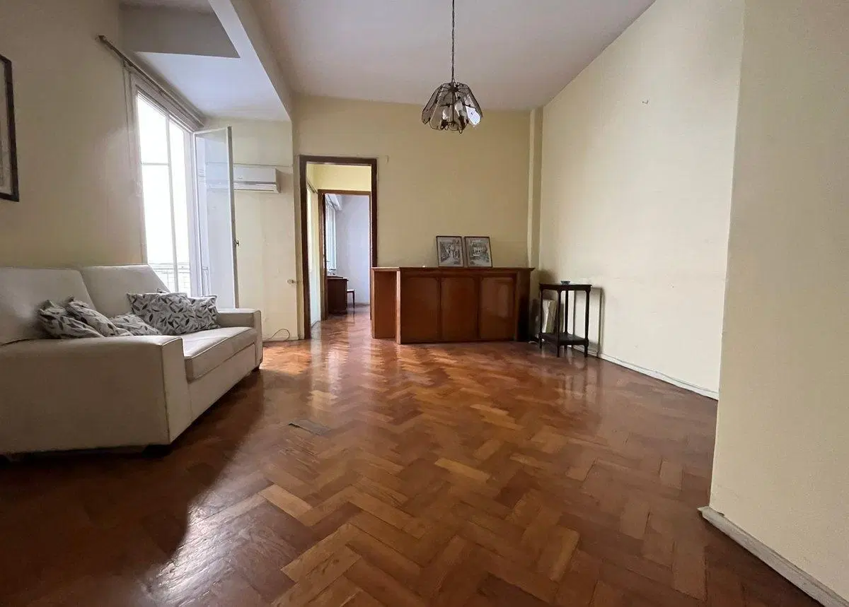 Departamento en Venta Almagro, con dependencia. 2