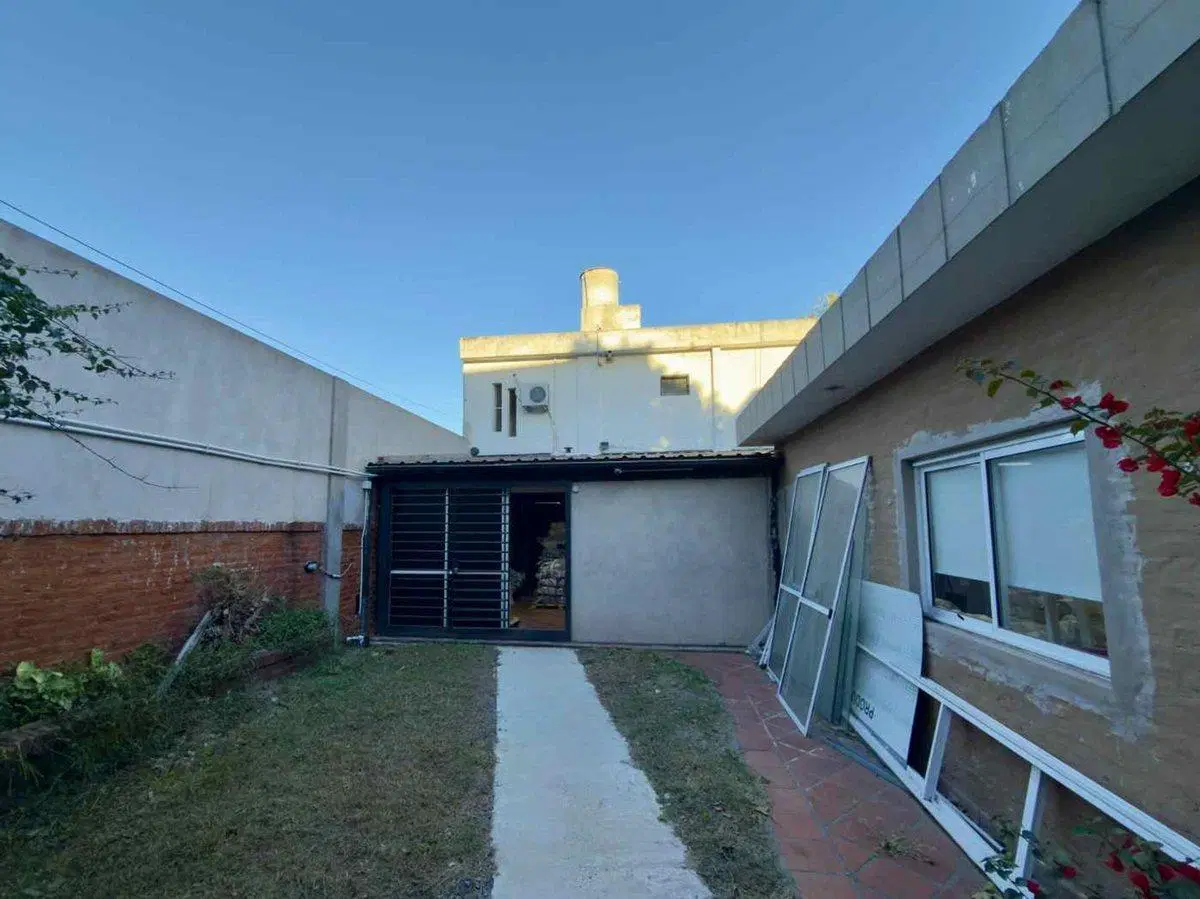 Alquiler depósito, local y oficinas en Ituzaingó 3